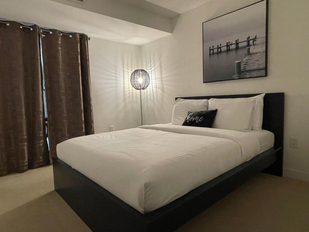 トロントCozy Open Concept 2Br 2Bath W/Parking -Jays/Cnアパートメント エクステリア 写真