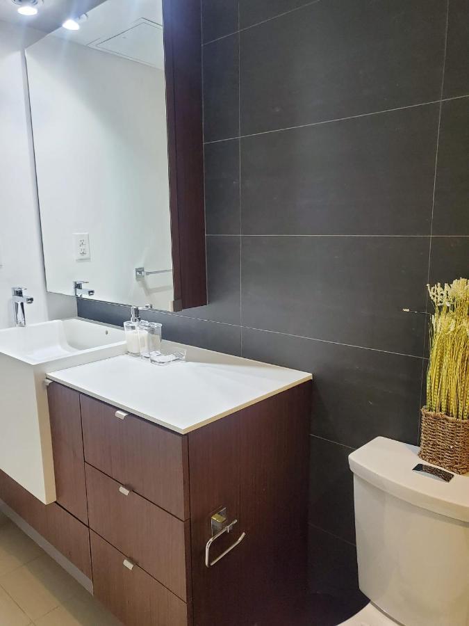 トロントCozy Open Concept 2Br 2Bath W/Parking -Jays/Cnアパートメント エクステリア 写真